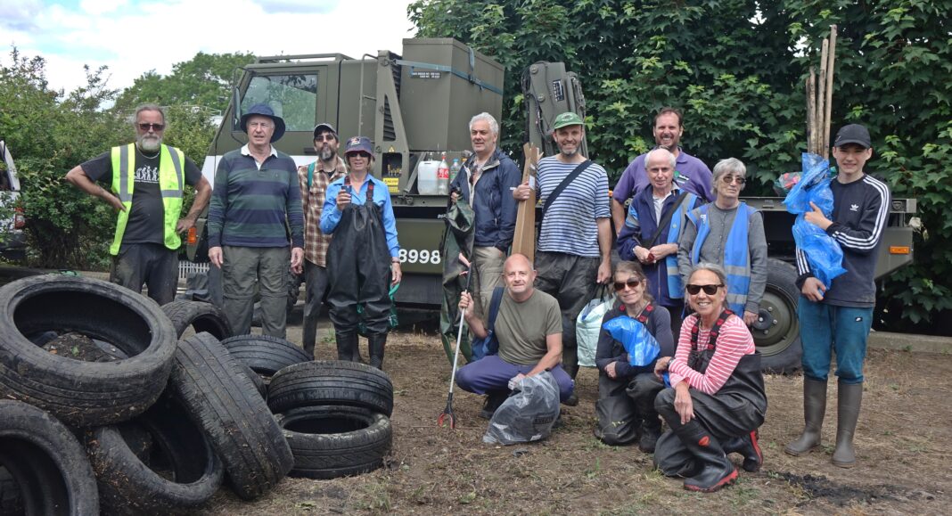 LAGER Can and CURB removed 150 tyres and 6 tonnes of rubbish from River Brent in Perivale
