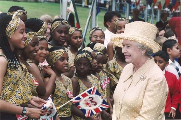 Descendants children in June 2002 meet The Queen