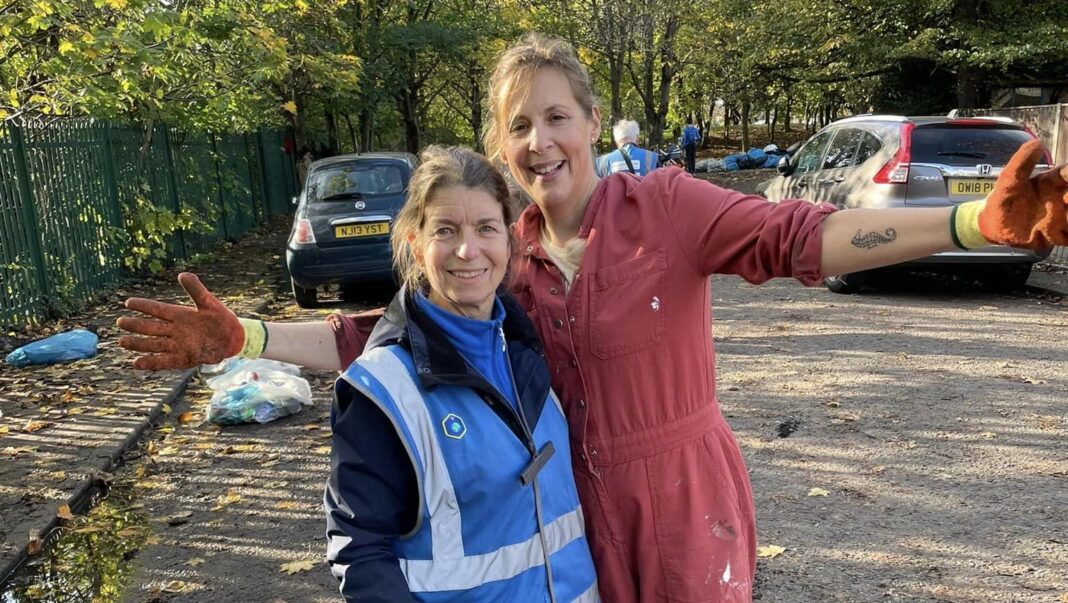 Mel Giedroyc and Cathy Swift Lager CAN chair