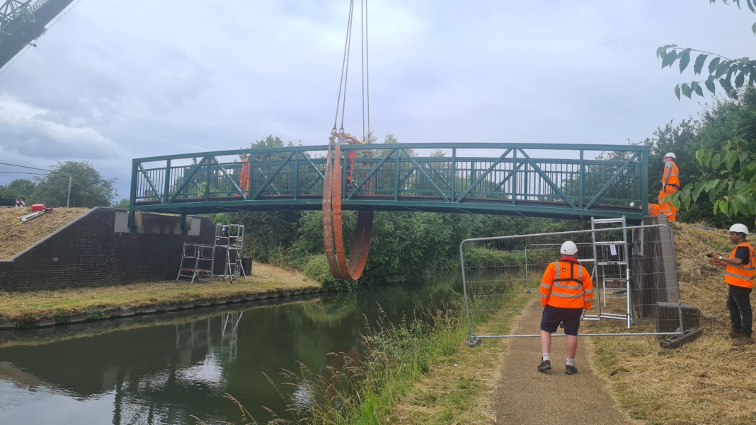 New bridge for Grand Union Canal between Marnham Fields (Greenford) and Smiths Farm (Northolt). Photo: Friends of Grand Union Canal