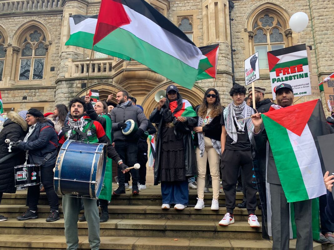 Demonstration outside Ealing Town Halll. Photo: Ealing Friends of Palestine