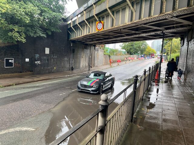 Victoria Road flooding. Photo: EALING.NEWS