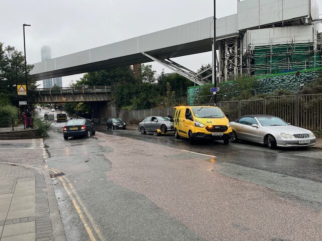 Victoria Road flooding. Photo: EALING.NEWS